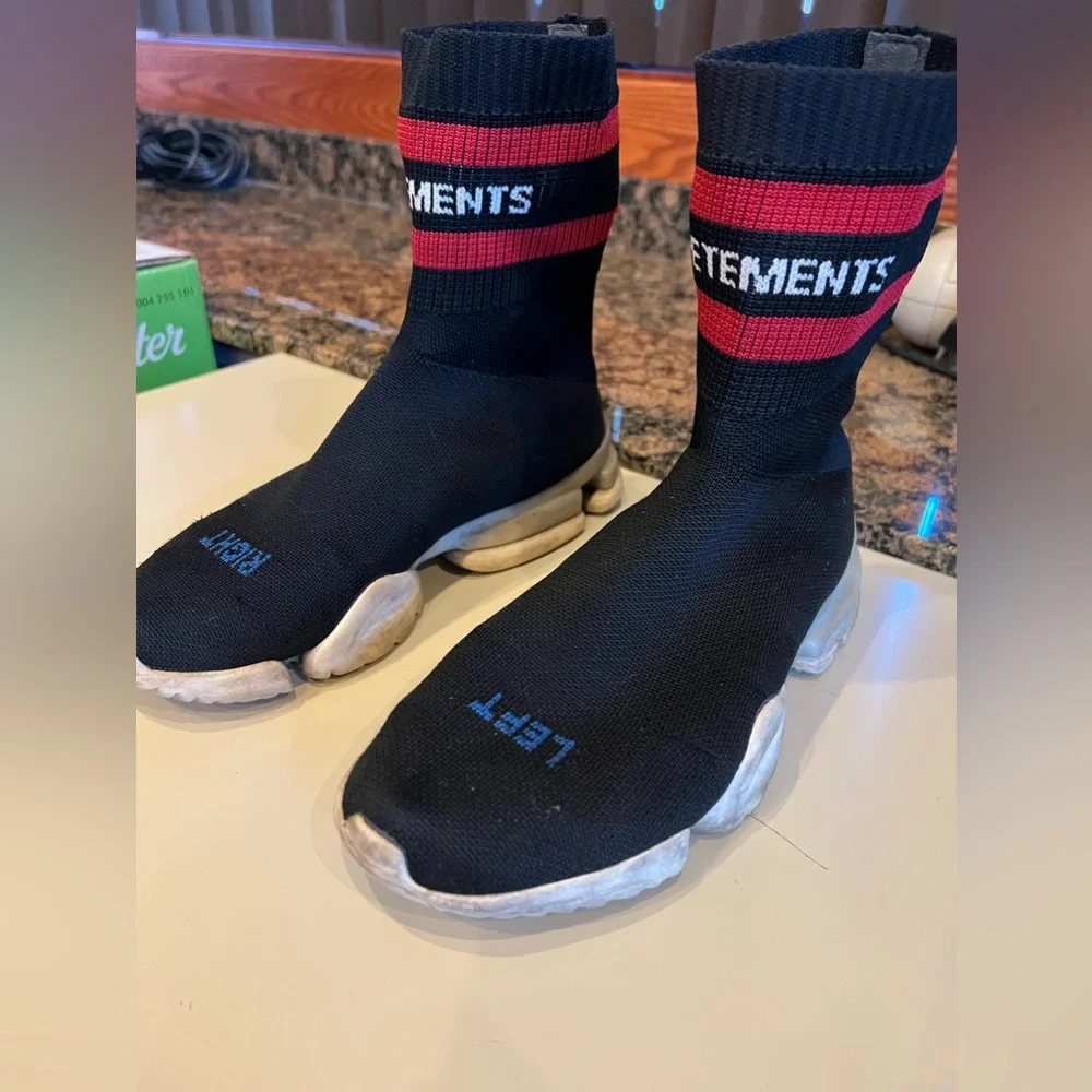 Vetements x Reebok - Picture 2 of 3